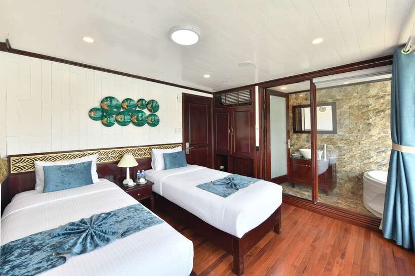 From Hanoi: 2-Day Halong Sapphire Cruise with Balcony Cabin - Brunch, checkout, and the return to Hanoi