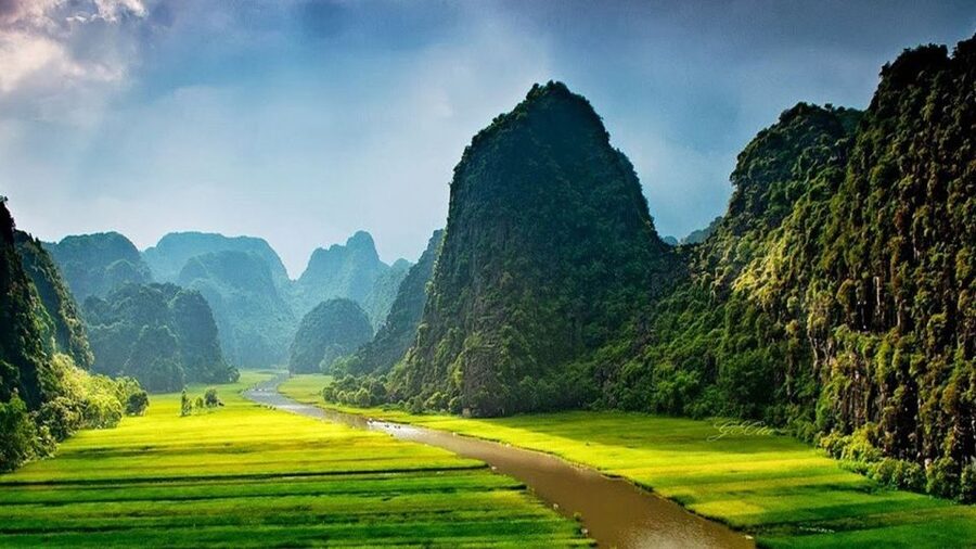 From Hanoi: 2-Day Ninh Binh & Ha Long Bay Sightseeing Tour - Trang An by traditional wooden boat