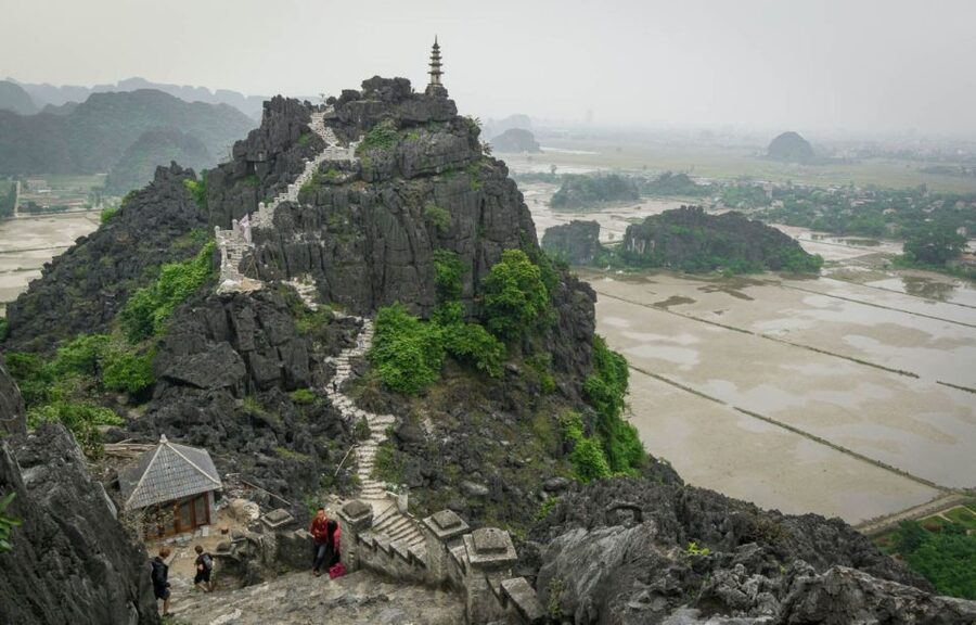 From Hanoi: 2-Day Ninh Binh Tour with Ha Long Bay Cruise - Mua Cave and the nearly 500-step climb