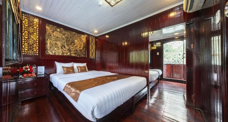 From Hanoi: 3-Day and 2-Night Cruise Stay at Bai Tu Long Bay - The guide and crew make a difference