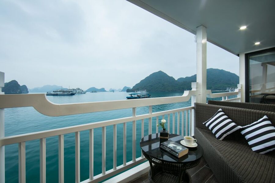 From Hanoi: 3-Day Luxury Tour Ninh Binh & Ha Long Bay Cruise - The 500 steps at Mua Cave