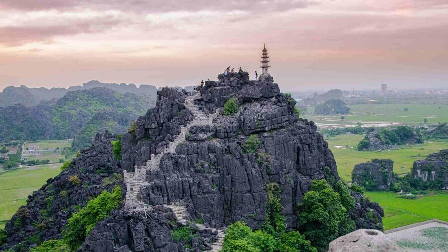 From Hanoi: 3-Day Luxury Tour Ninh Binh & Ha Long Bay Cruise - Boarding the cruise at Ha Long Bay