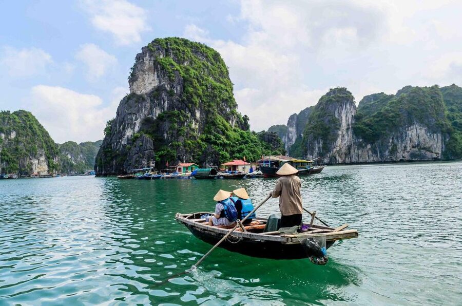 From Hanoi: 3-Day Luxury Tour Ninh Binh & Ha Long Bay Cruise - Lunch with the limestone islands outside