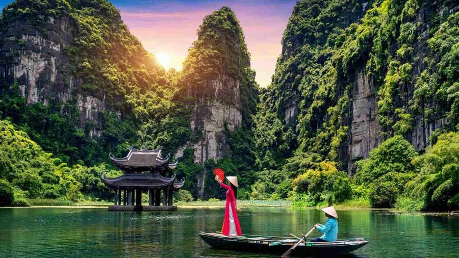From Hanoi: 3-Day Luxury Tour Ninh Binh & Ha Long Bay Cruise - Trang An’s caves by bamboo boat
