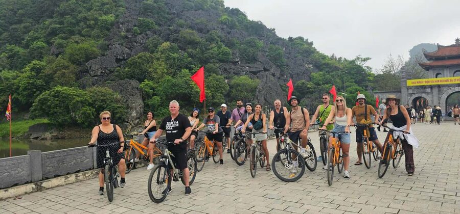 From Hanoi: 3-Day Trip to Ninh Binh with Ha Long bay Cruise - Kayaking, swimming, and the afternoon on the water