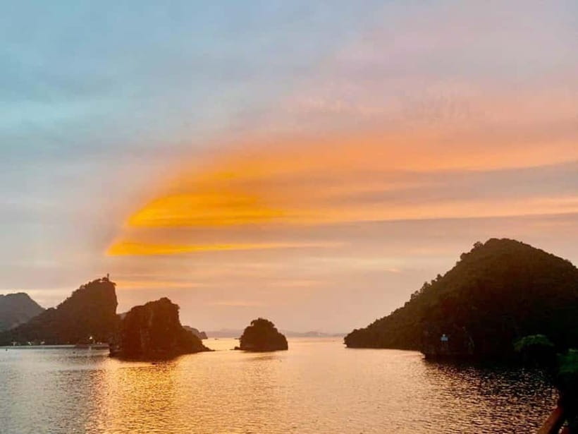 From Hanoi : 4-day Ninh Binh-Halong Bay Cruise with Balcony - Day 4: Sung Sot Cave and the ride back to Hanoi