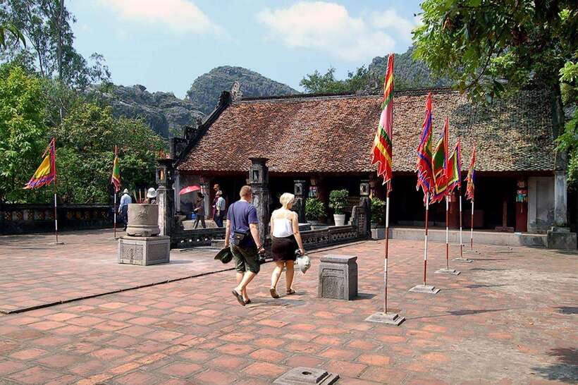 From Hanoi: 5-Day Sapa, Ninh Binh, Ha Long Bay Cruise - Day 2: A Four-Star Cruise Into Ha Long Bay