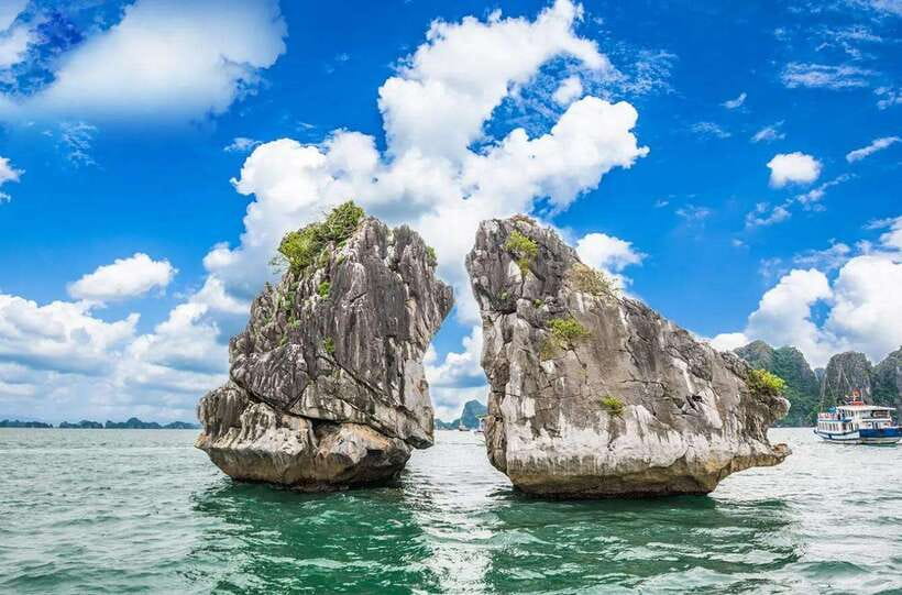 From Hanoi: Explore Ha Long Bay Full Day - Eight or more Vietnamese dishes served on board