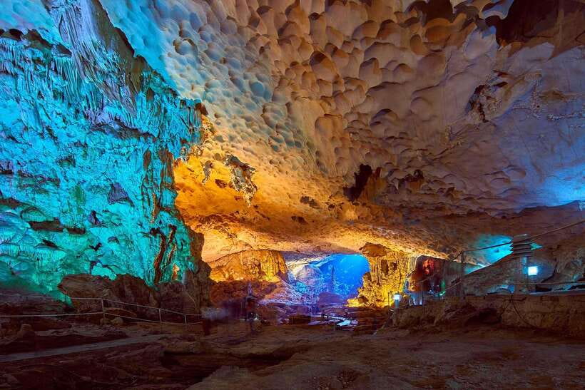 From Hanoi: Explore Ha Long Bay Full Day - Luon Cave by kayak or bamboo boat