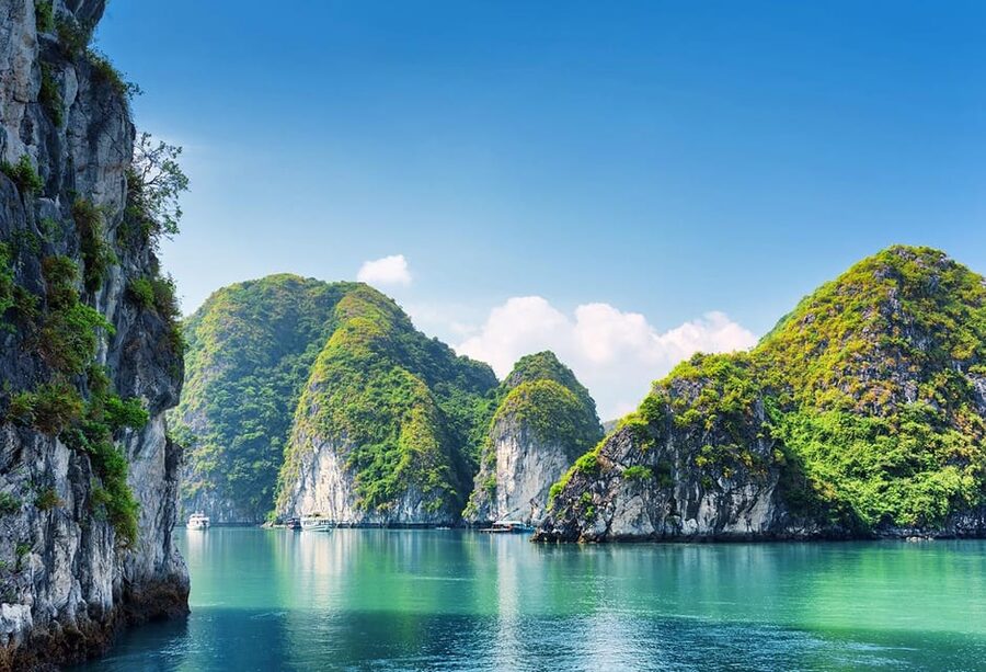 From Hanoi: Explore Ha Long Bay In Full Day - Sung Sot Cave and its 700-plus stairs