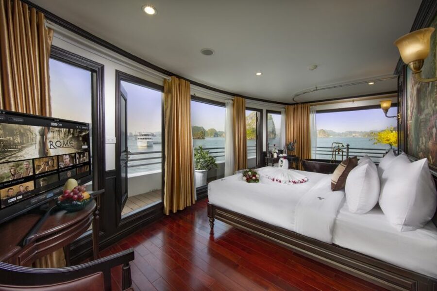 From Hanoi: Ha Long Bay 3-Day 5 Star Cruise with Balcony - Day two: Tai Chi, floating water, and Tung Sau