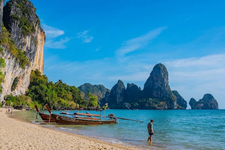 From Hanoi: Ha Long Bay Cruise with Lunch - Luon Cave by kayak or bamboo boat