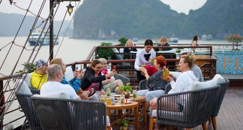 From Hanoi: Ha Long Bay Full-Day Luxury Cruise - Kayaking or a bamboo boat through Luon Cave