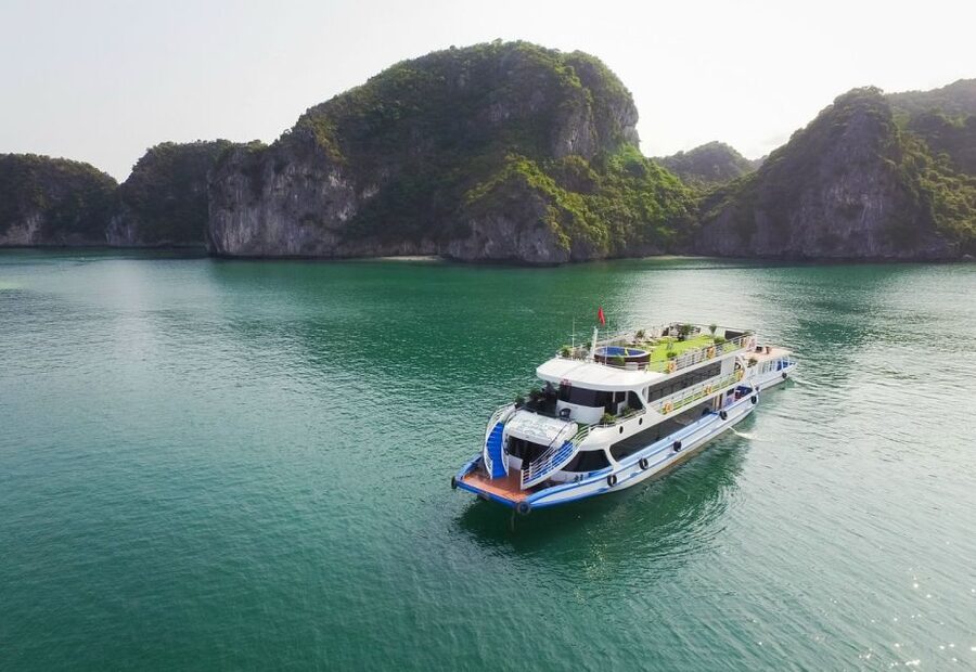 From Hanoi: Ha Long Bay Luxury Cruise Day Tour with Jacuzzi - Sung Sot Cave on Bo Hon Island