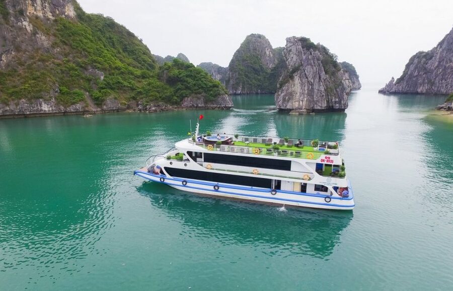 From Hanoi: Ha Long Bay Luxury Cruise Day Tour with Jacuzzi - Kayaking or bamboo boat at Luon Cave
