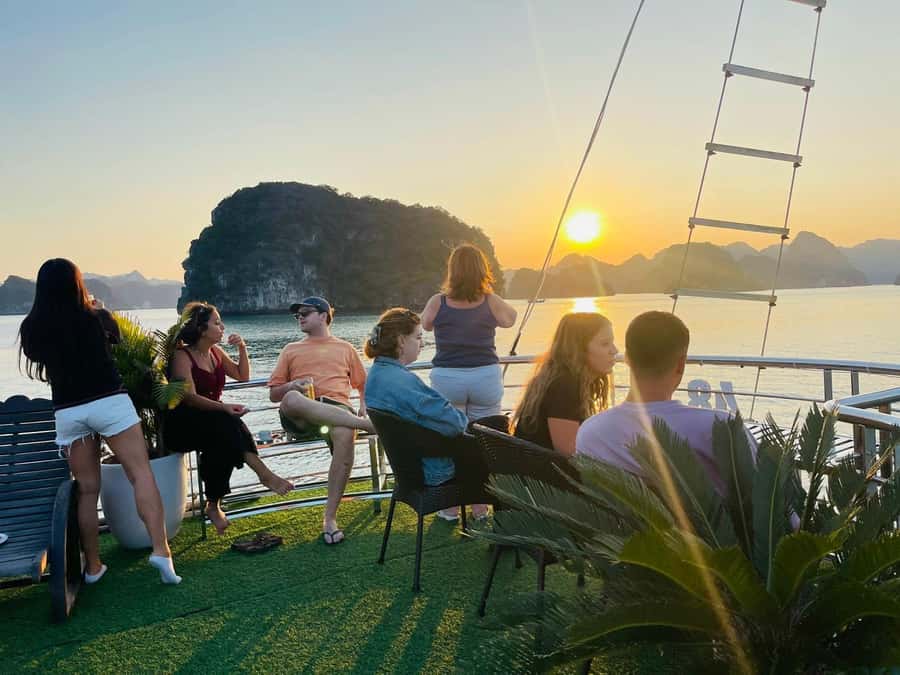 From Hanoi: Ha Long Bay Luxury Day Cruise with Food & Kayak - Food, guides, and the size of the boat
