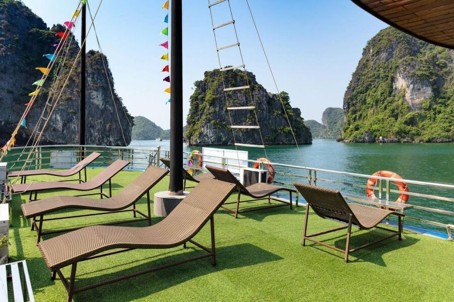 From Hanoi: Halong Bay Deluxe Cruise Day Trip - The return cruise and sunset on the upper deck