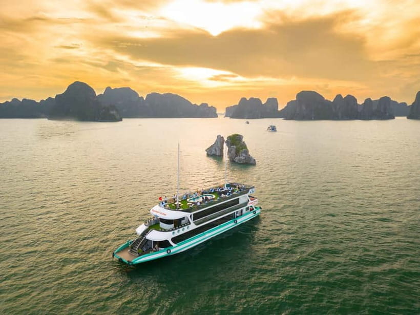 From Hanoi: Halong bay Luxury tour on 5 star cruise - The long ride from Hanoi to Ha Long Bay