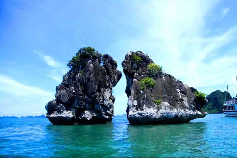 From Hanoi: Halong Bay, Sung Sot ,Titop Island & Luon Cave - Entering Sung Sot Cave