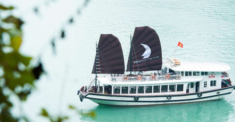 From Hanoi: Halong day trip, Route 2, 6hours, Small group - Sung Sot Cave, the 75-minute stop