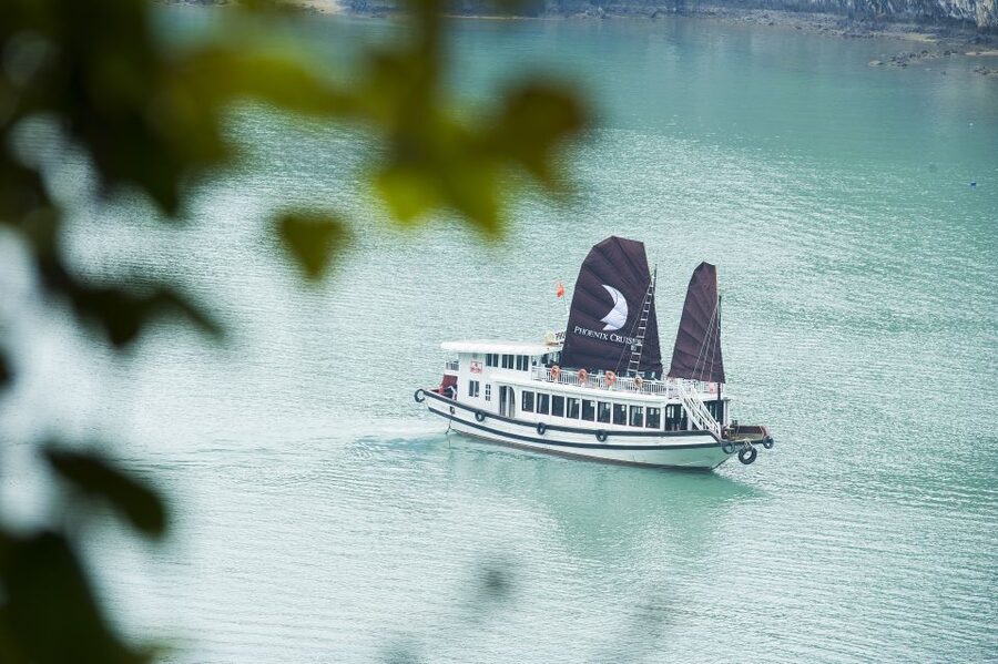 From Hanoi: Halong day trip, Route 2, 6hours, Small group - Lunch with the bay moving past you