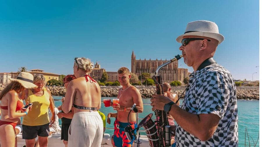 From Magaluf: Palma Bay Sightseeing Cruise with Live Music - Marivent Palace and the western beaches