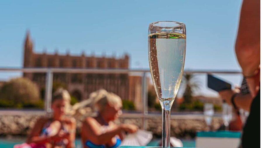 From Magaluf: Palma Bay Sightseeing Cruise with Live Music - Practical details that can improve your day