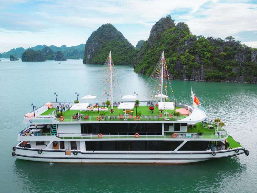 From Ninh Binh:Day Ha Long Bay Premium Cruise-Buffet&Jacuzzi - Key points to know before booking