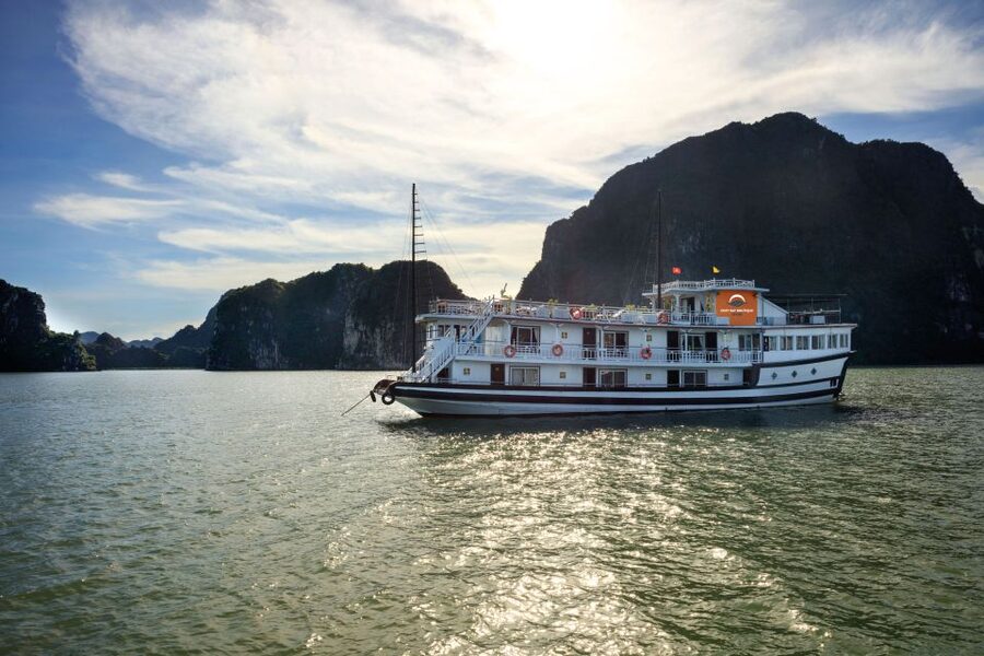 From Ninh Binh: Ha Long Bay 2 days 1 night on 3-star Cruise - From Ninh Binh roads to Tuan Chau Harbor