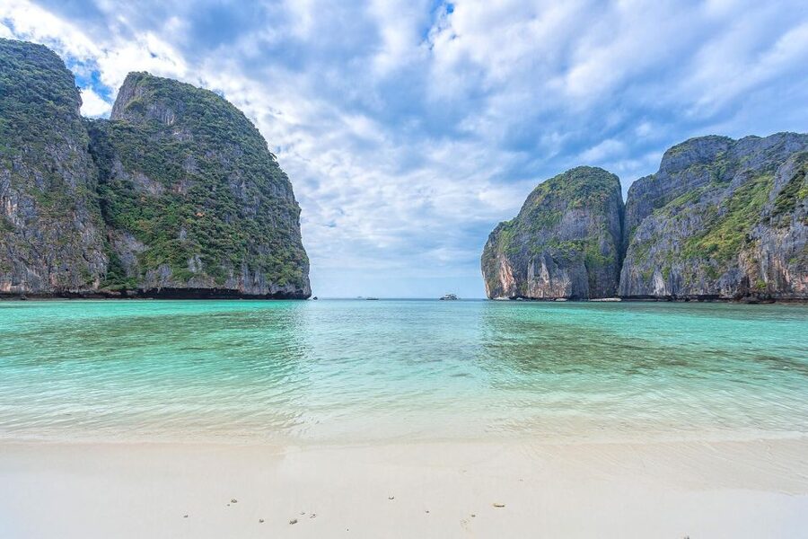 From Phi Phi: Sunrise Maya Bay, Pileh Lagoon Speedboat Tour - Why the sunrise start at Maya Bay matters
