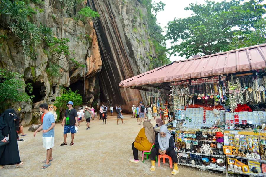 From Phuket: James Bond & Phang Nga Bay Tour by Longtail - The early drive to Suwan Khuha Temple