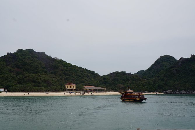 Full day boat trip with Cat Ba Captain Jack to Lan Ha Bay and Ha Long Bay - The afternoon return through Lan Ha Bay