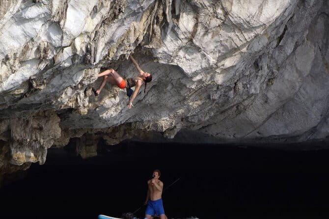 Full day deep water soloing - Kayaking in Cat Ba - Ha Long Bay. - 8:00 departure from Cat Ba town