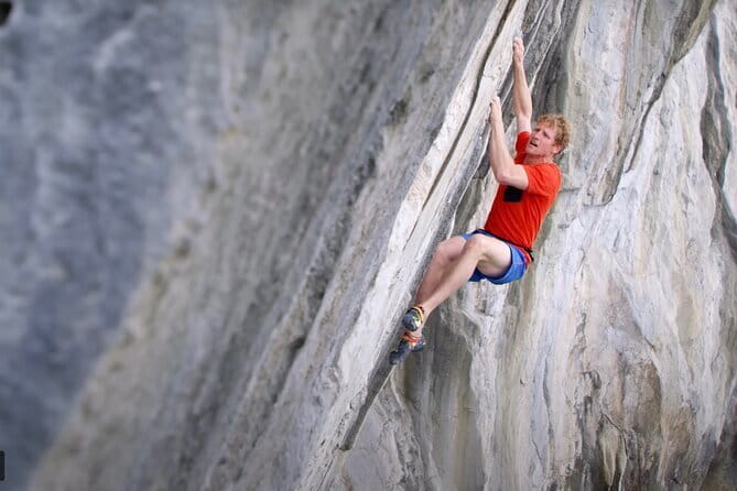 Full day deep water soloing - Kayaking in Cat Ba - Ha Long Bay. - Dầu Bê Island and Le Mekong after lunch