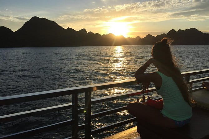 Full day deep water soloing - Kayaking in Cat Ba - Ha Long Bay. - What the guide adds to the experience