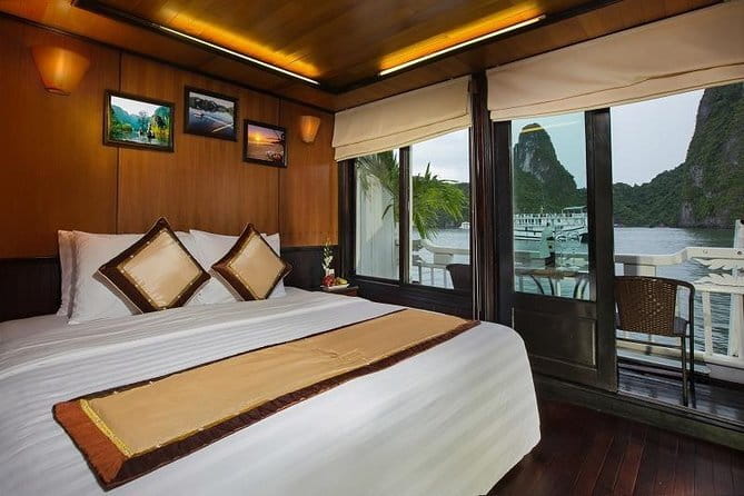 Garden Bay Cruises - Traditional Wooden Boat to Bai Tu Long Bay - Day two: Tai Chi and Vung Vieng Fishing Village