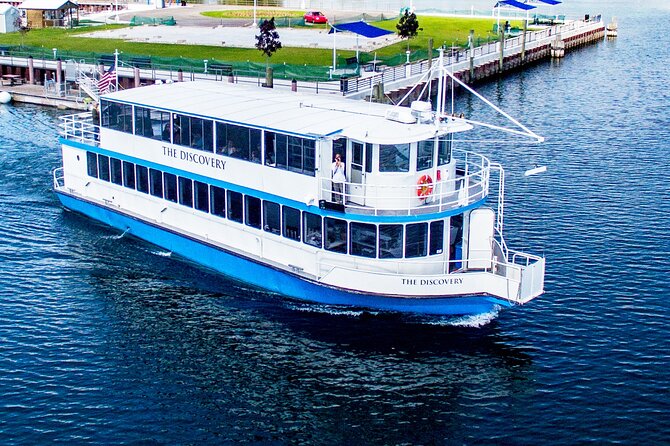 Guided Sightseeing Cruise on West Grand Traverse Bay - Choosing the best seat on The Discovery