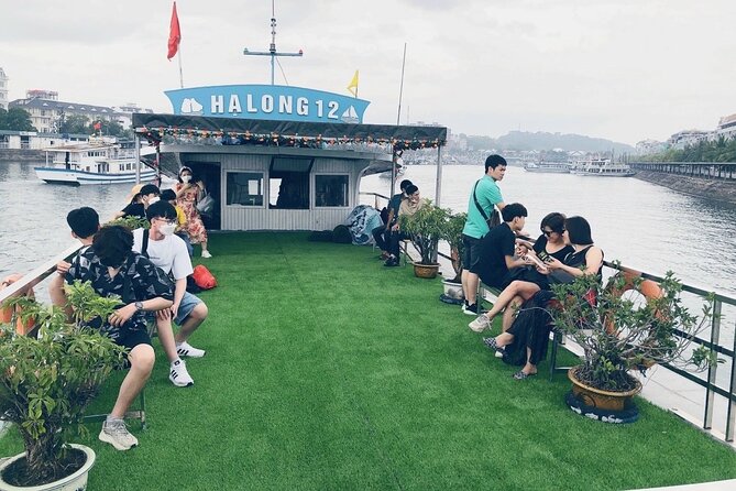 Ha Long Bay 1 Day 6 hour-Cruise with kayaking, Cave visiting & Swimming - Guides, group size, and how the experience may vary