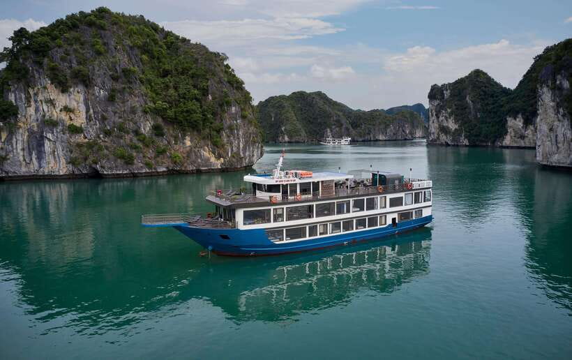 Ha Long Bay: 2-Day Tour with La Pandora Boutique Cruise - Kayaking, swimming, and the quieter side of Lan Ha Bay