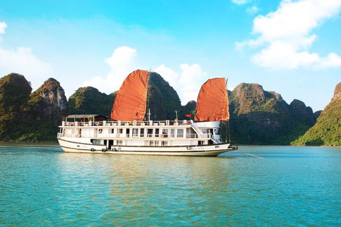 Ha Long Bay 2D1N on a 4-Star Cruise - Why two days suits Ha Long Bay better