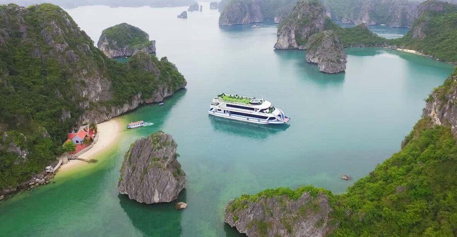 Ha Long Bay 8 hours daily tour on LA CASTA DAILY CRUISE - Seeing thousands of limestone islands from the boat