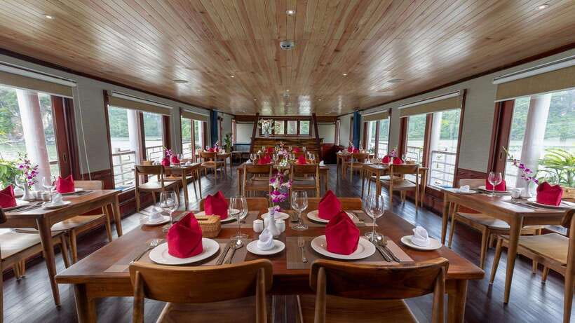 Ha Long Bay - Bai Tu Long Bay Luxury Boat Tour & Transfer - Luon Cave by kayak or bamboo boat