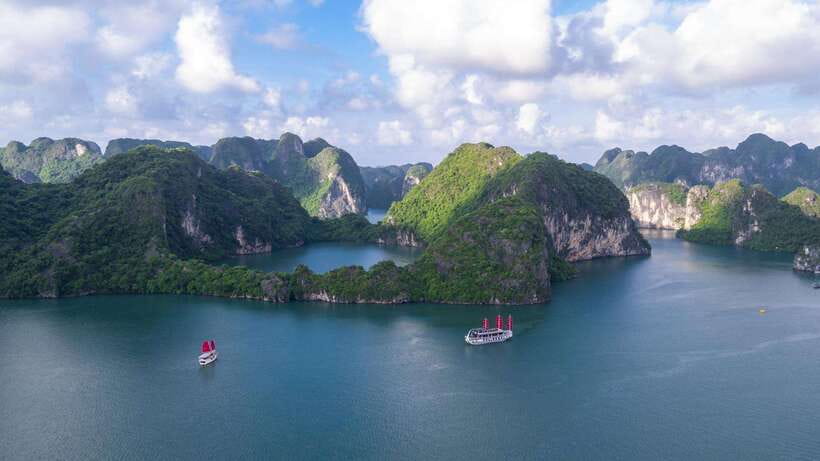 Ha Long Bay - Bai Tu Long Bay Luxury Boat Tour & Transfer - The return cruise and sunset tea
