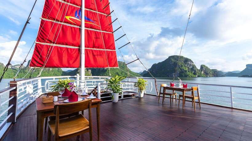 Ha Long Bay - Bai Tu Long Bay Luxury Boat Tour & Transfer - The 7:15am departure from Hanoi