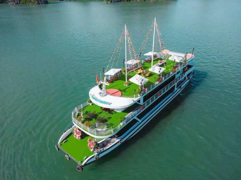 Ha long Bay day trip with Deluxe cruise - Kayaking or bamboo boat through Luon Cave