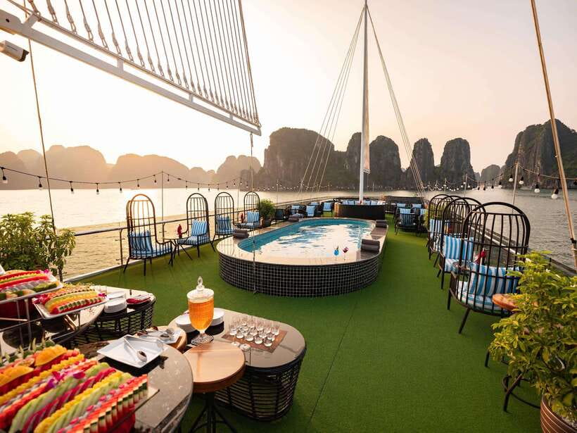 Ha Long Bay Luxury Full Day Cruise| Buffet & All Included - Cruising among Ha Long Bay’s limestone islands