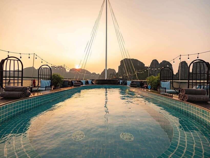 Ha Long Bay Luxury Full Day Cruise| Buffet & All Included - Sung Sot Cave and the walking involved