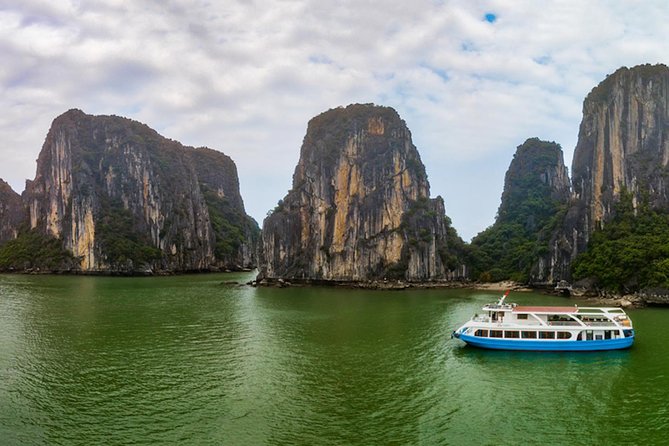 Ha Long Bay Six Hours Trip Kayaking & Swimming on Beach - A busy but active day on Ha Long Bay