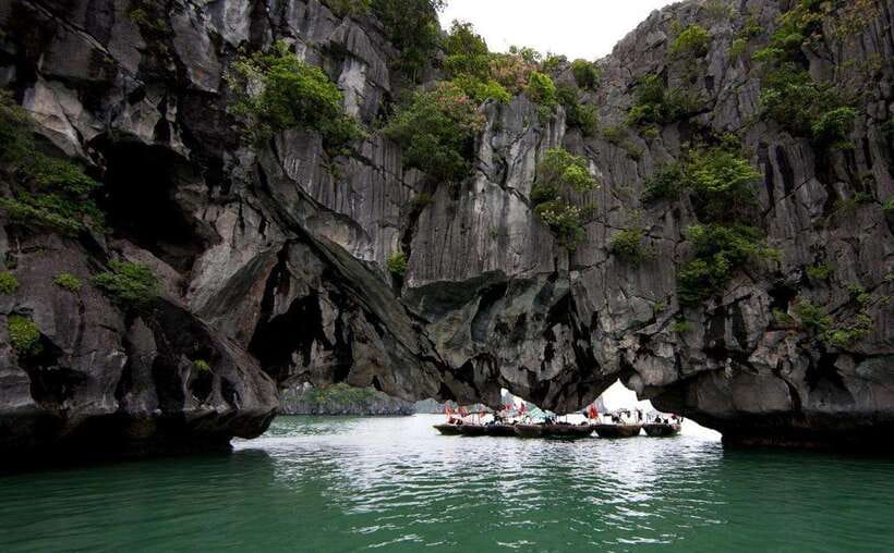 Ha Long Bay Small Deluxe Cruise Day Trip With Kayak & Lunch - A Six-Hour Introduction to Ha Long Bay