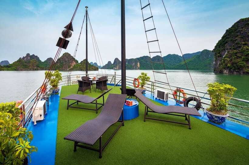 Ha Long Bay Small Deluxe Cruise Day Trip With Kayak & Lunch - Luon Cave by Kayak or Bamboo Boat